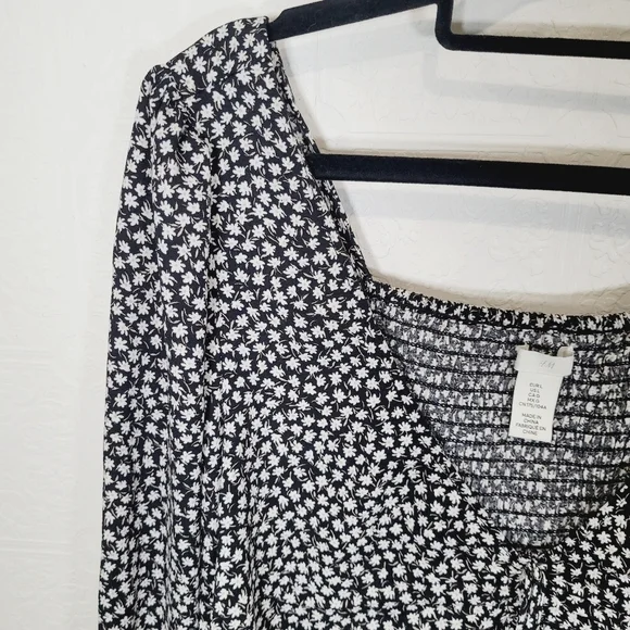 H&M draped low cut blouse - Picture 4 of 9